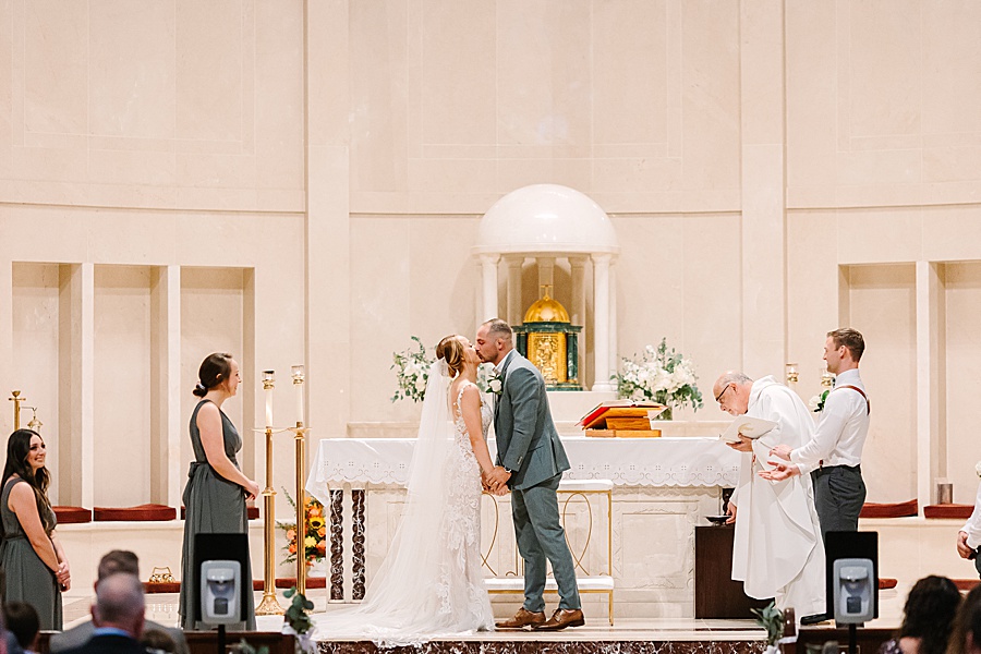 St. John Neumann Catholic wedding in Knoxville TN by Mandy Hart Photo, Knoxville TN Wedding Photographer