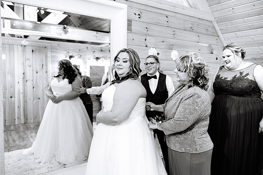 black and white image of bridal party helping bride get ready at Venue at Greenbrier Estate by Mandy Hart Photo Knoxville Wedding photographer
