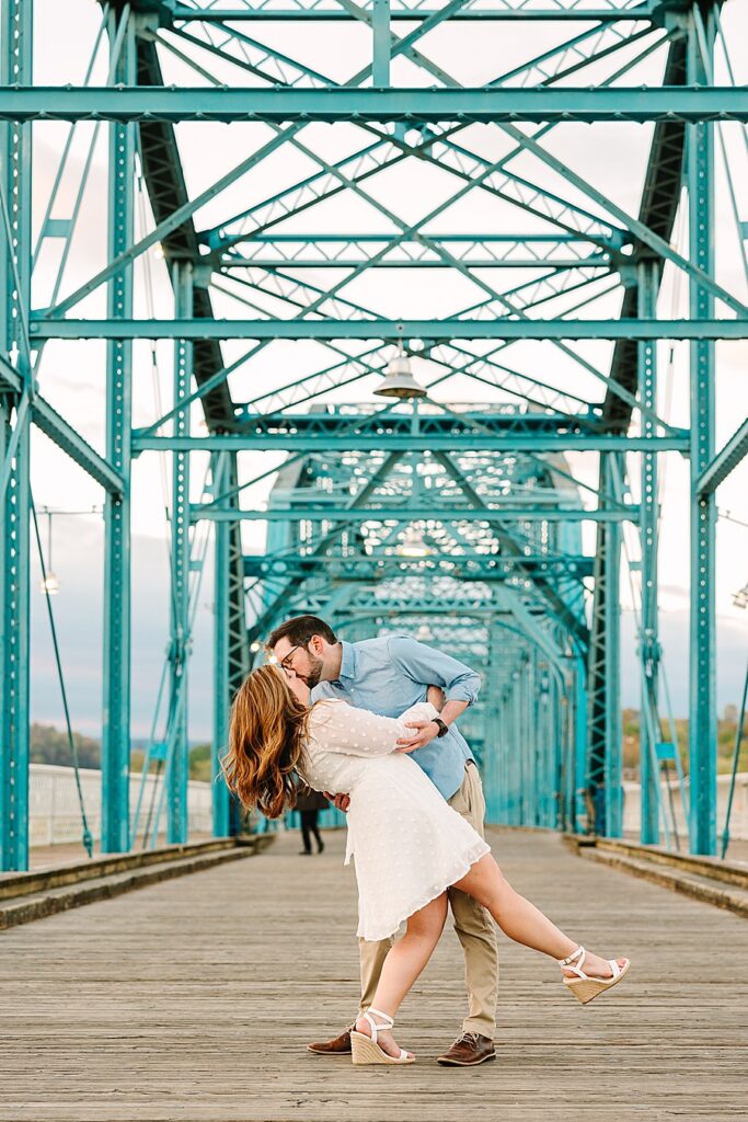 couple kissing on the walnut street pedestrian bridge in downtown chattanooga
