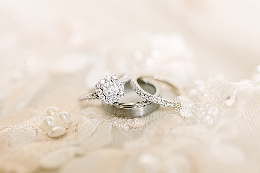 detail image of wedding rings
2